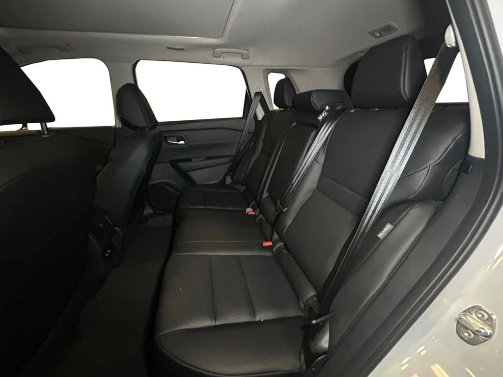 New 2026 Everest White Pearl Tricoat Nissan Dark Armor image 13