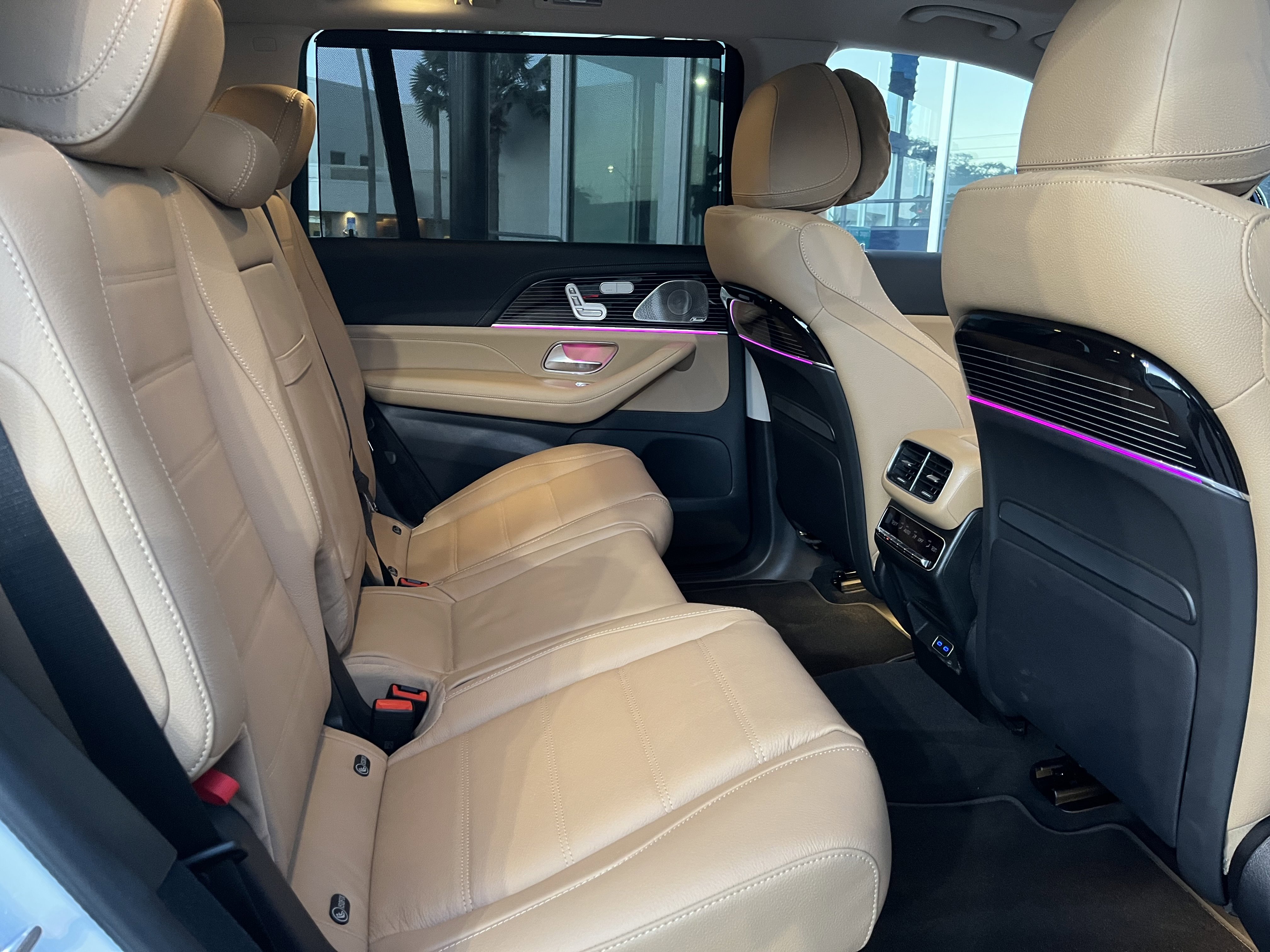 New 2026 MANUFAKTUR Moonlight White Metallic Mercedes-Benz GLS 450 image 24