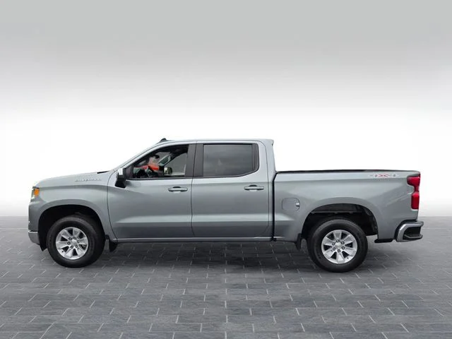 Used 2025 Gray Chevrolet LT image 4