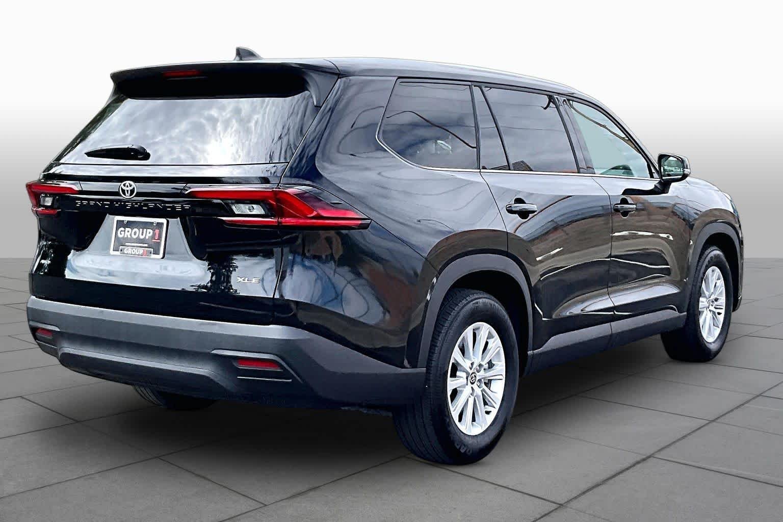 Used 2025 Midnight Black Metallic Toyota XLE image 12