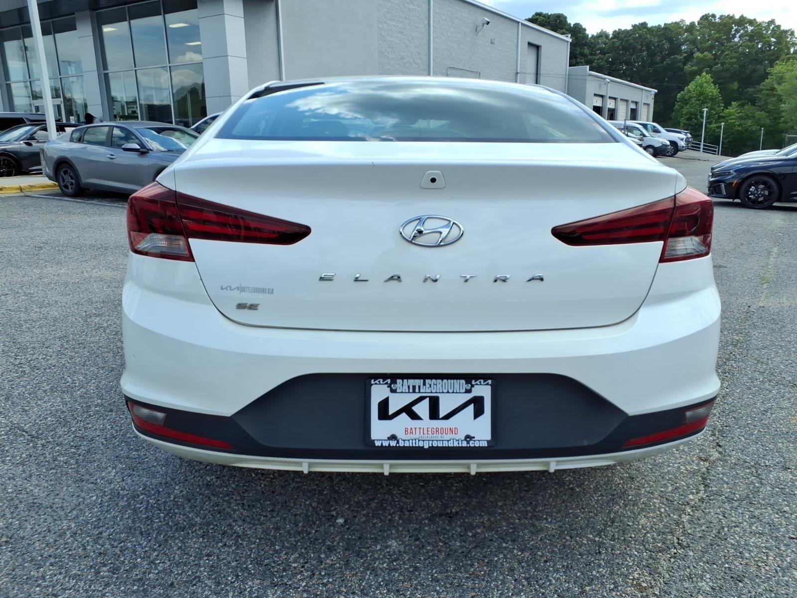 Used 2019 Quartz White Pearl Hyundai SE image 21