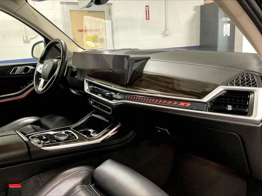 Used 2025 Black BMW xDrive40i image 13