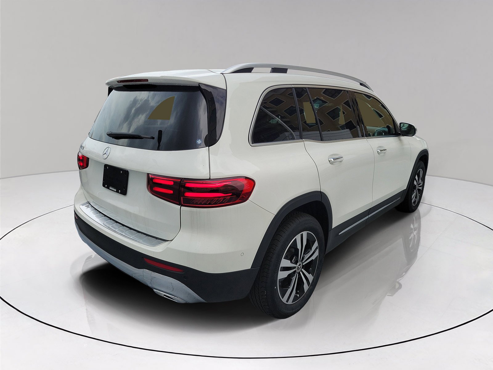 New 2026 Polar White Mercedes-Benz GLB 250 image 6