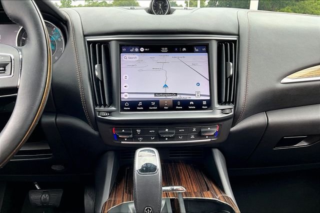 Used 2021  Maserati GranLusso image 9