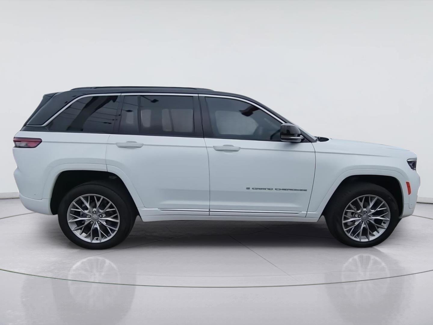 Used 2025 White Jeep Summit 4x4 image 9