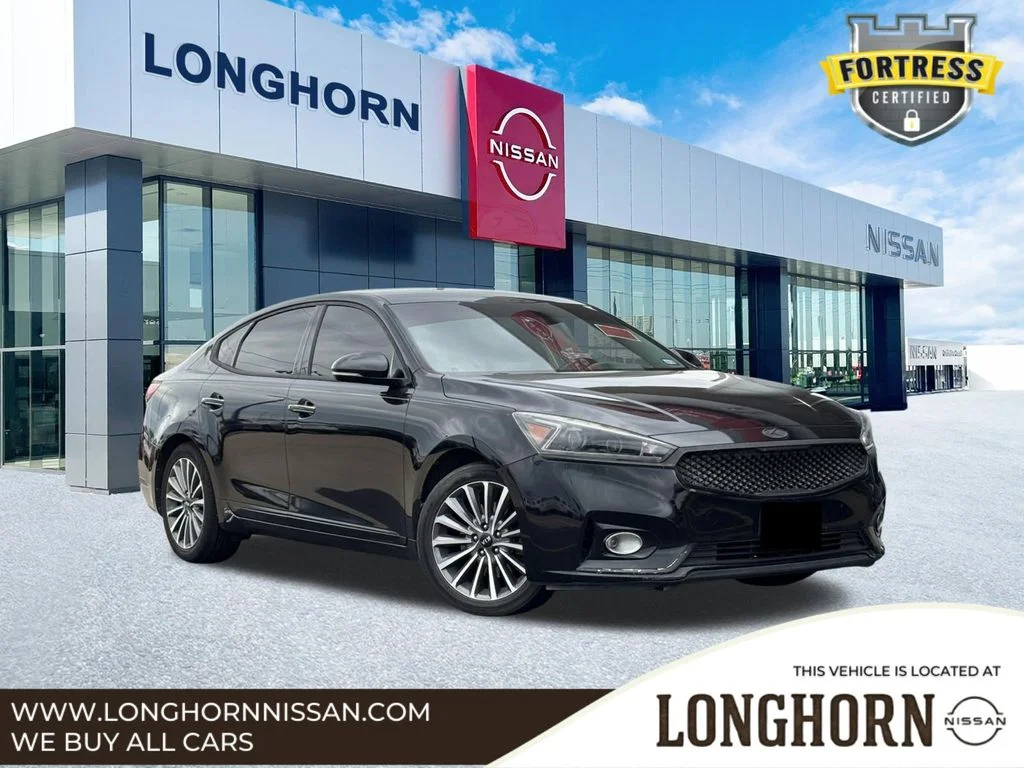 2017 Kia Cadenza Premium's photo