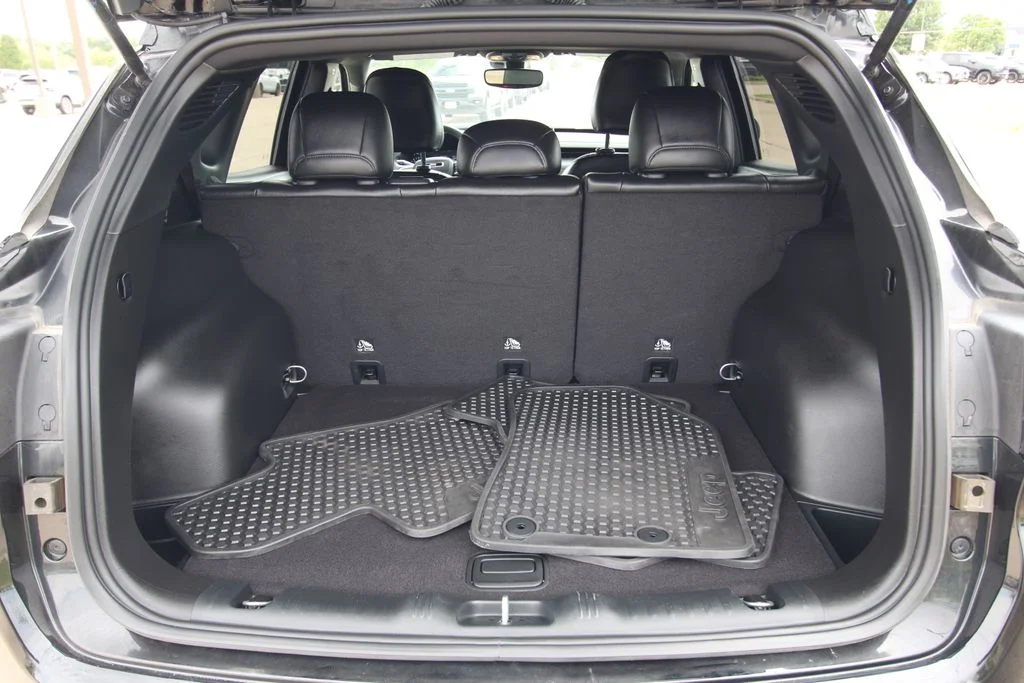 Used 2025 Black Jeep Trailhawk image 13
