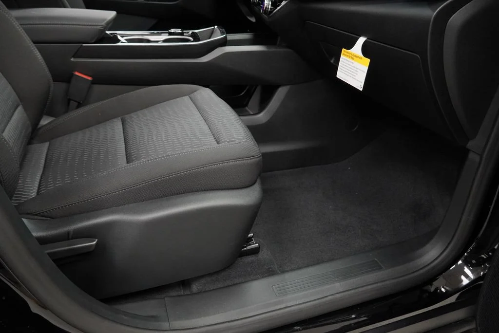 New 2027 Mosaic Black Metallic Chevrolet LT image 30