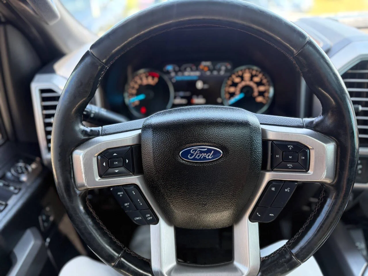 Used 2018 White Ford Platinum 4x4 4dr SuperCrew 5.5 ft. SB image 16