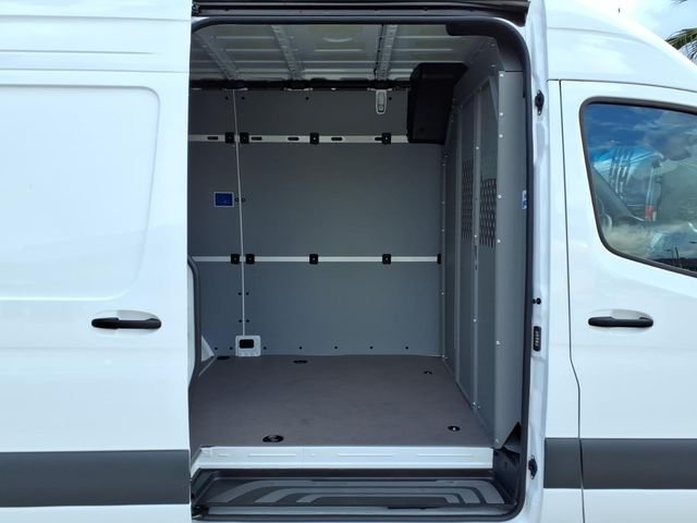 Used 2025 White Mercedes-Benz Cargo 144 WB image 22