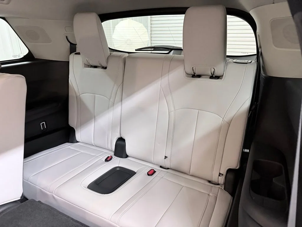 New 2027 RADIANT WHITE INFINITI Luxe FWD image 36