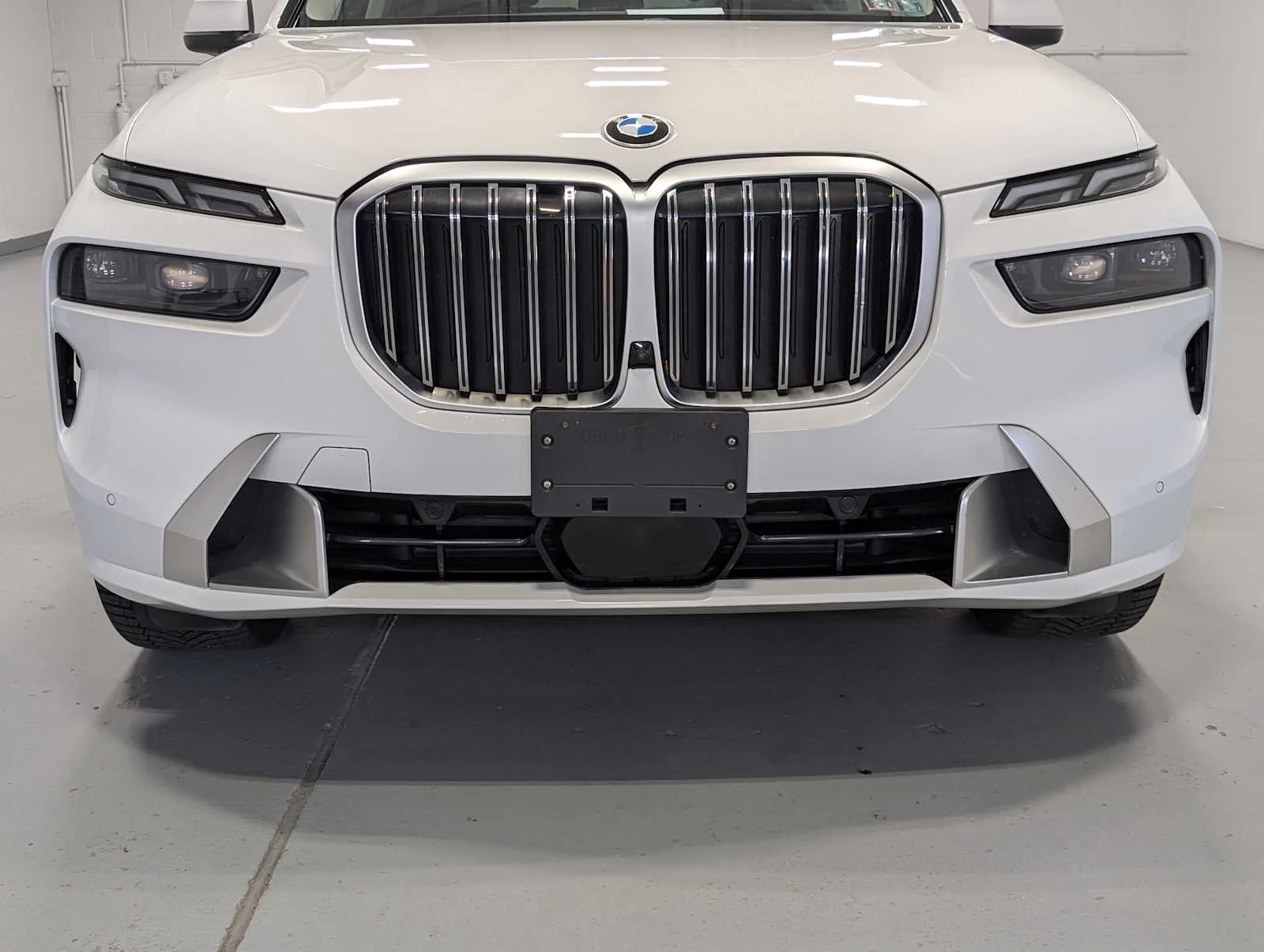 Used 2023 Alpine White BMW xDrive40i image 2