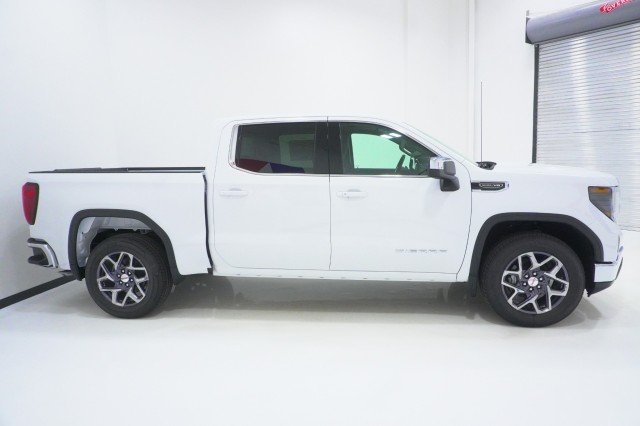 New 2026 Summit White GMC SLE image 4