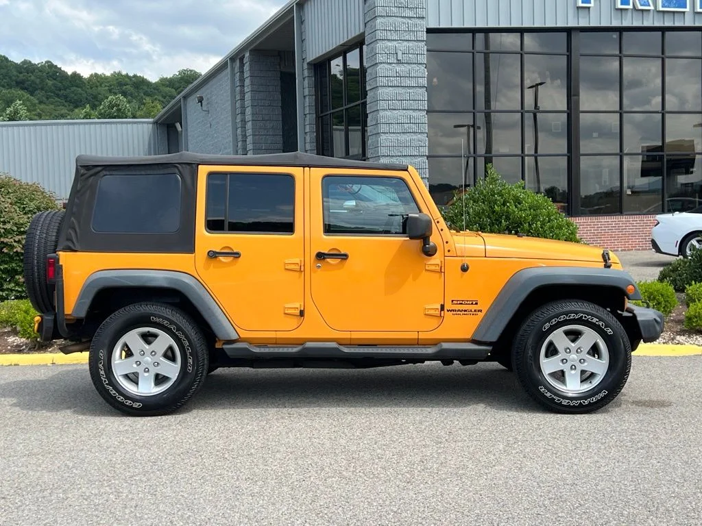 Used 2012 Dozer Jeep Unlimited Sport image 8