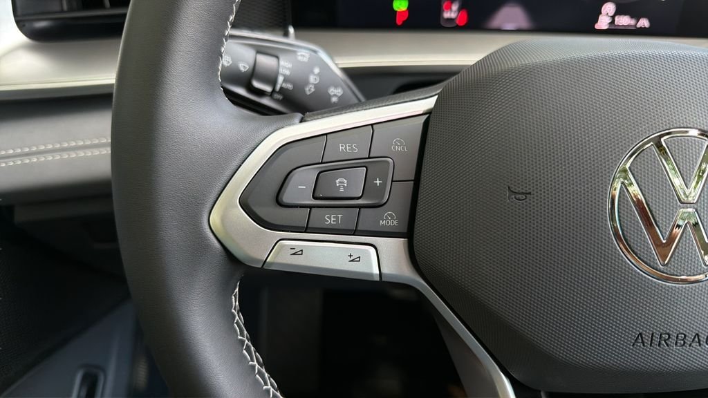 New 2026 Deep Black Pearl Volkswagen 2.0T SE image 21