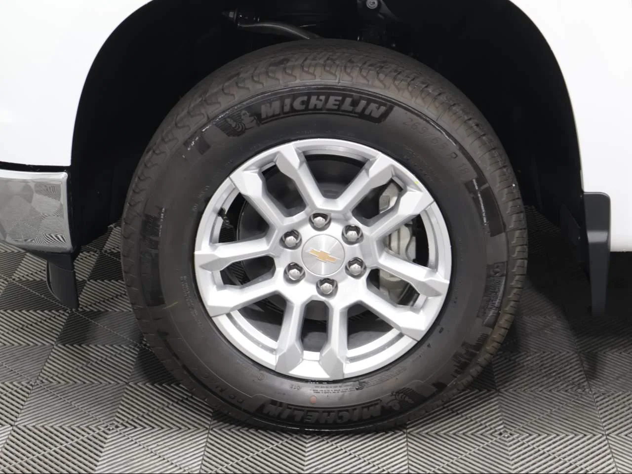 New 2026 Summit White Chevrolet LT image 30