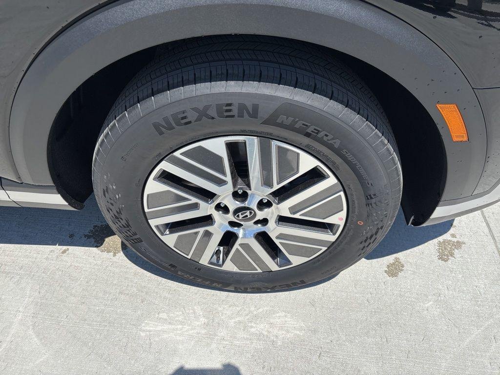 New 2026 Abyss Black Hyundai SEL 7P image 10
