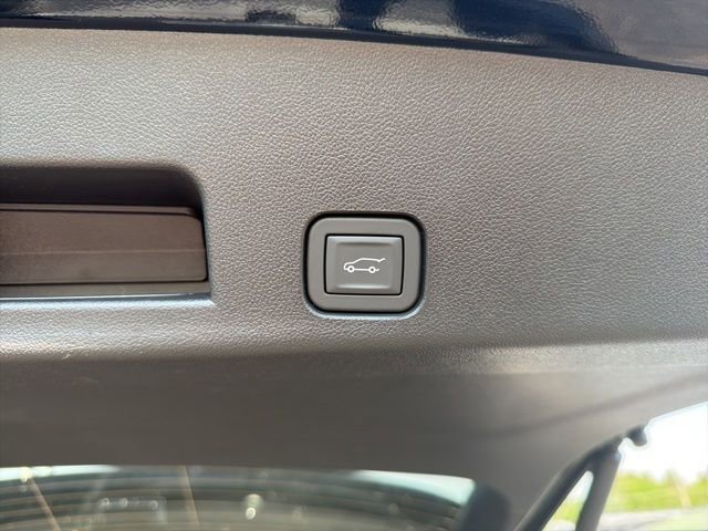New 2026 Mosaic Black Metallic Chevrolet Z71 image 18