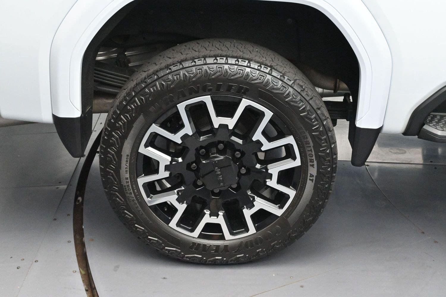 Used 2026 Glacier White Tricoat GMC Denali Ultimate image 40