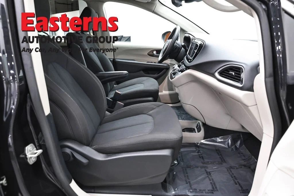 Used 2024 Black Chrysler LX image 24