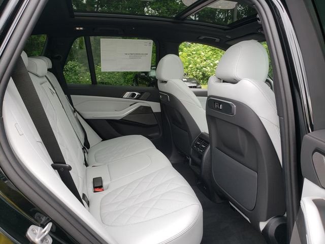 New 2026 Black Sapphire Metallic BMW xDrive40i image 18