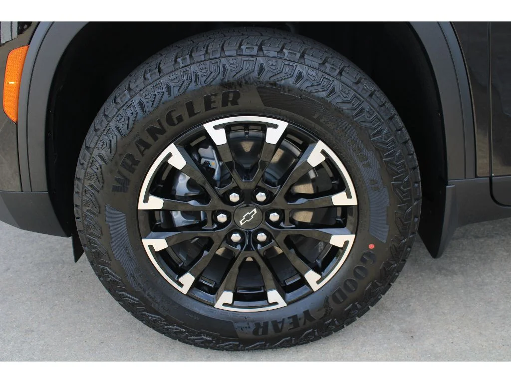 New 2026 MOSAIC BLACK METALLIC Chevrolet AWD Z71 image 12