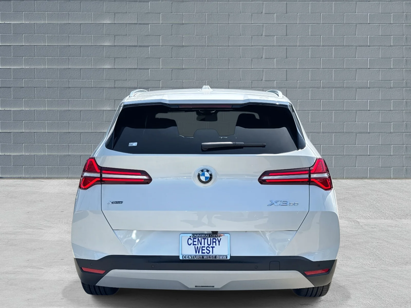 New 2026 Mineral White Metallic BMW 30 xDrive image 3