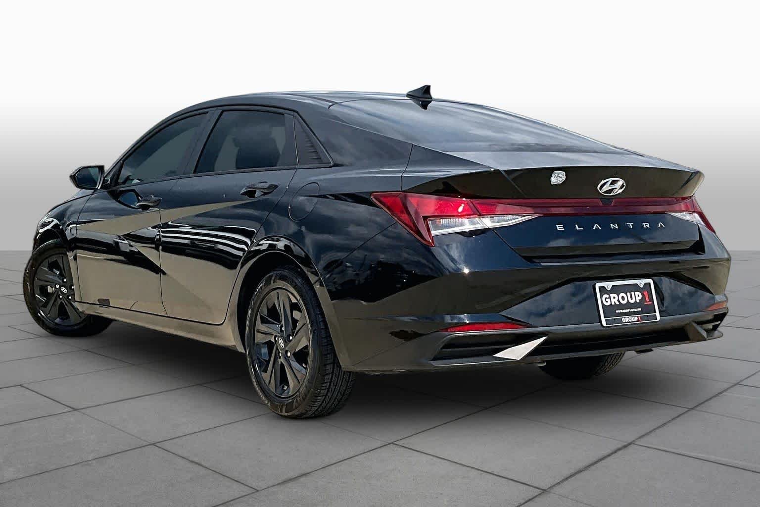 Used 2023 Phantom Black Hyundai SEL image 12
