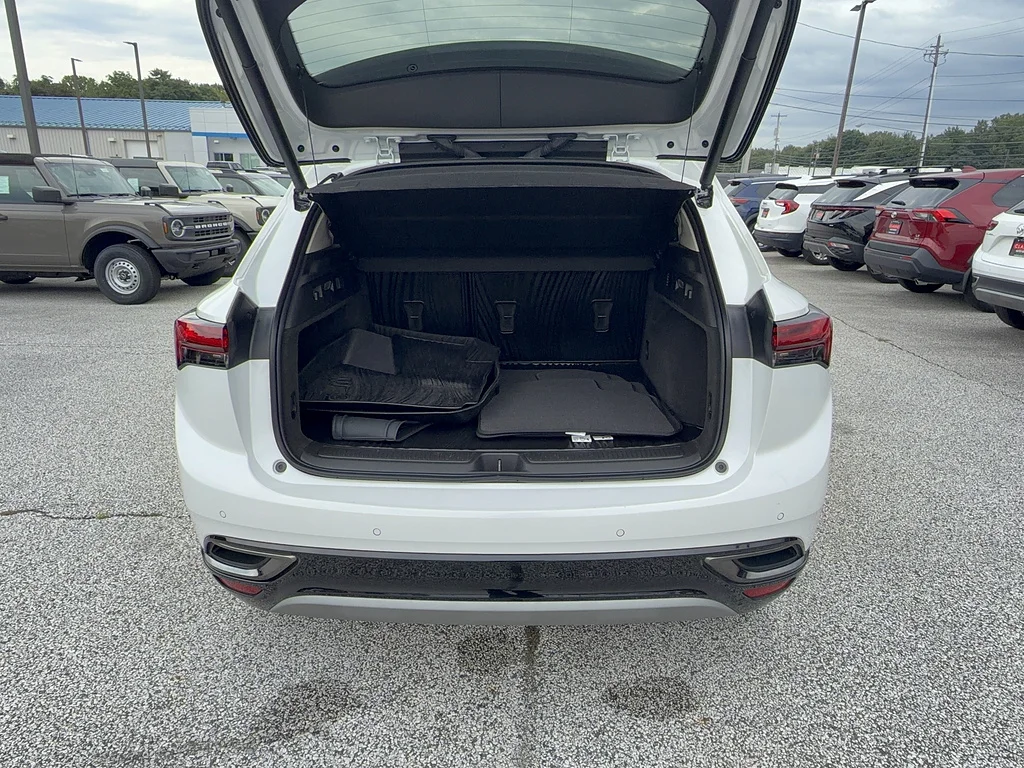 Used 2023 White Frost Tricoat Buick Preferred image 5