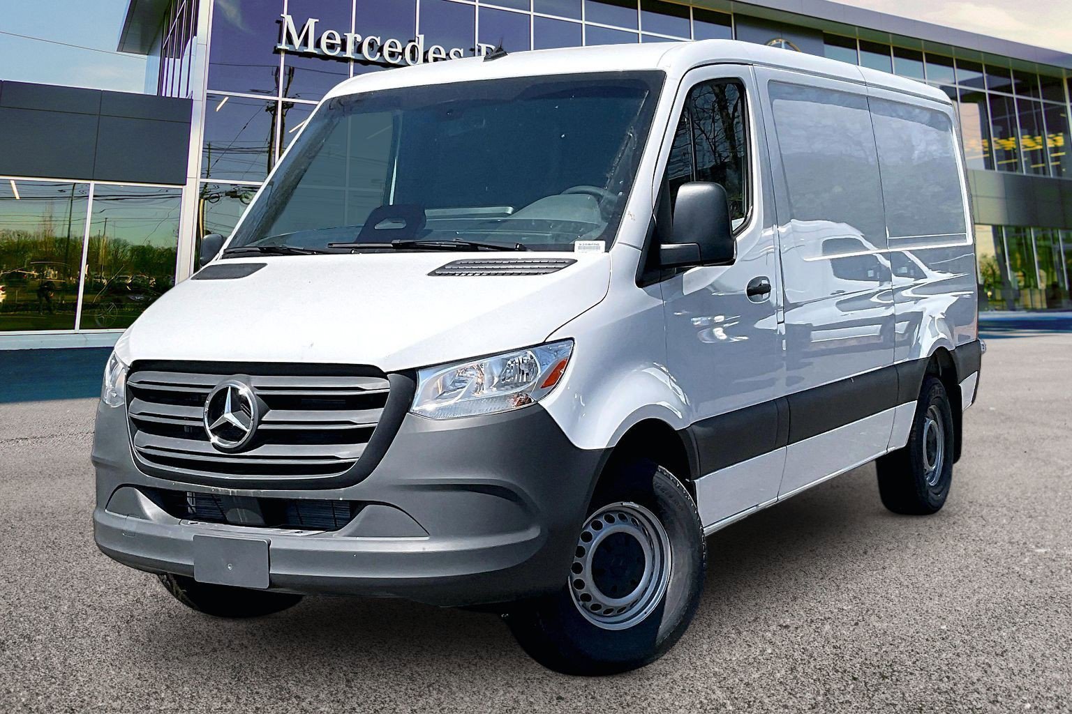 New 2025 Arctic+White Mercedes-Benz Cargo 144 WB image 16