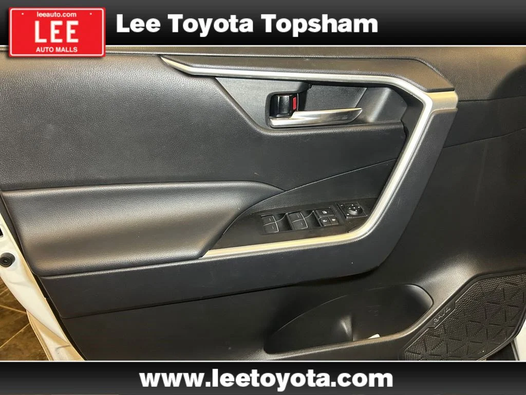 Used 2024 White Toyota XLE image 23