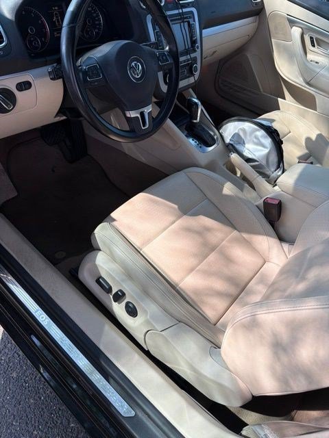Used 2012 Black Uni Volkswagen Komfort image 2