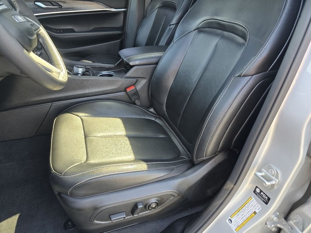 Used 2024 Silver Jeep Limited image 24