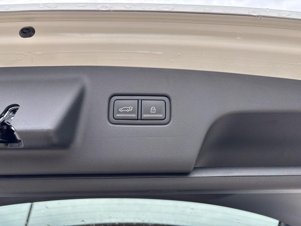 New 2026 White Pearl Hyundai SEL 8P image 39