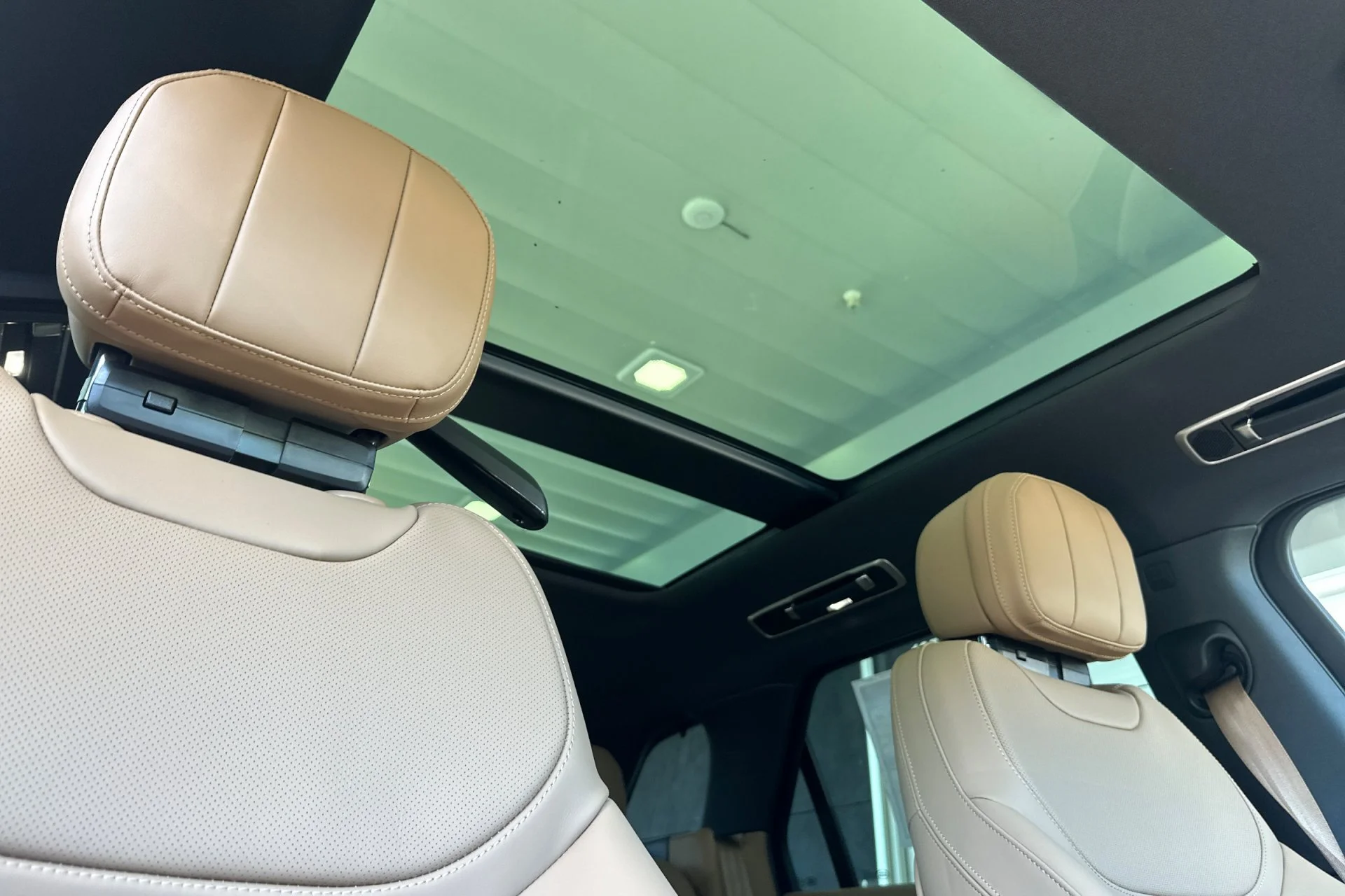 New 2026 Borasco Grey Land Rover SE image 19
