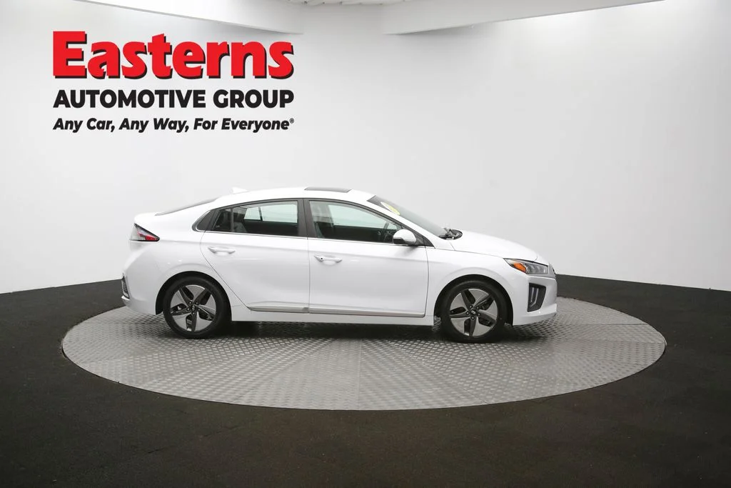 Used 2022 White Hyundai Limited image 46