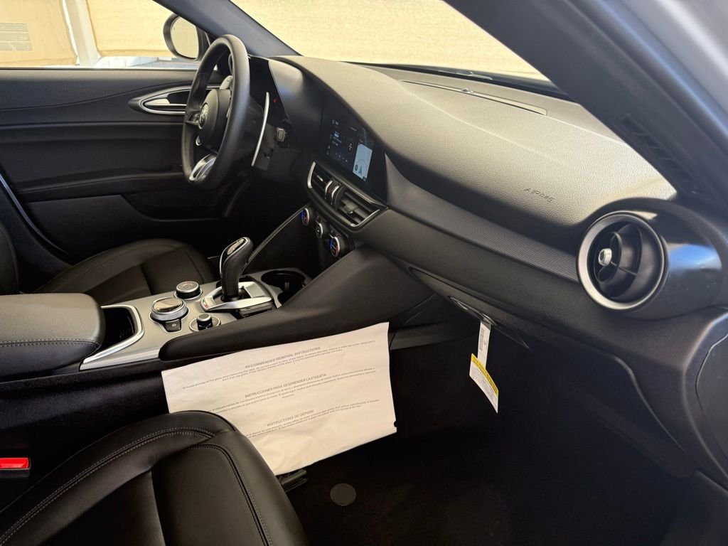 New 2025 Moonlight Gray Metallic Exterior Paint Alfa Romeo Base image 11