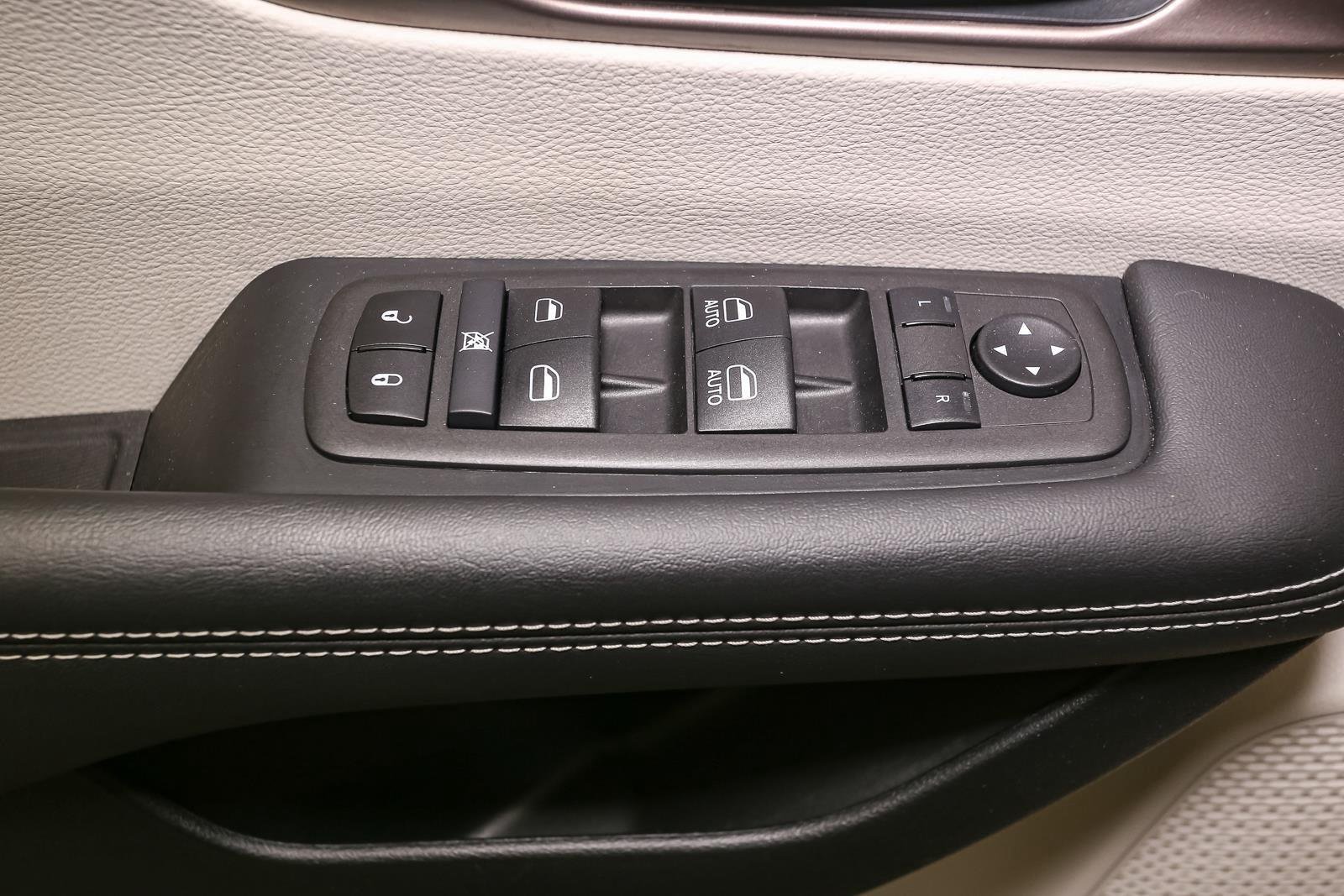 Used 2024 Bright White Clearcoat Chrysler LX image 41