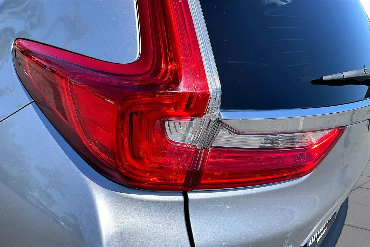 Used 2018 Lunar Silver Metallic Honda Touring image 27