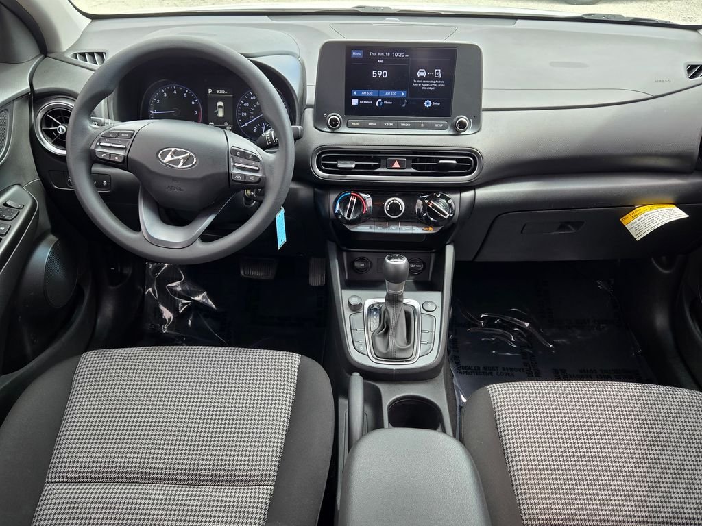 Used 2022 White Hyundai SE image 23