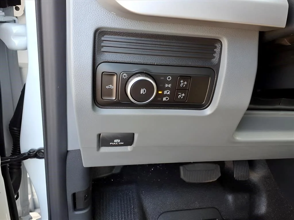 New 2026 Oxford White Ford XL PLOW TRUCK image 37