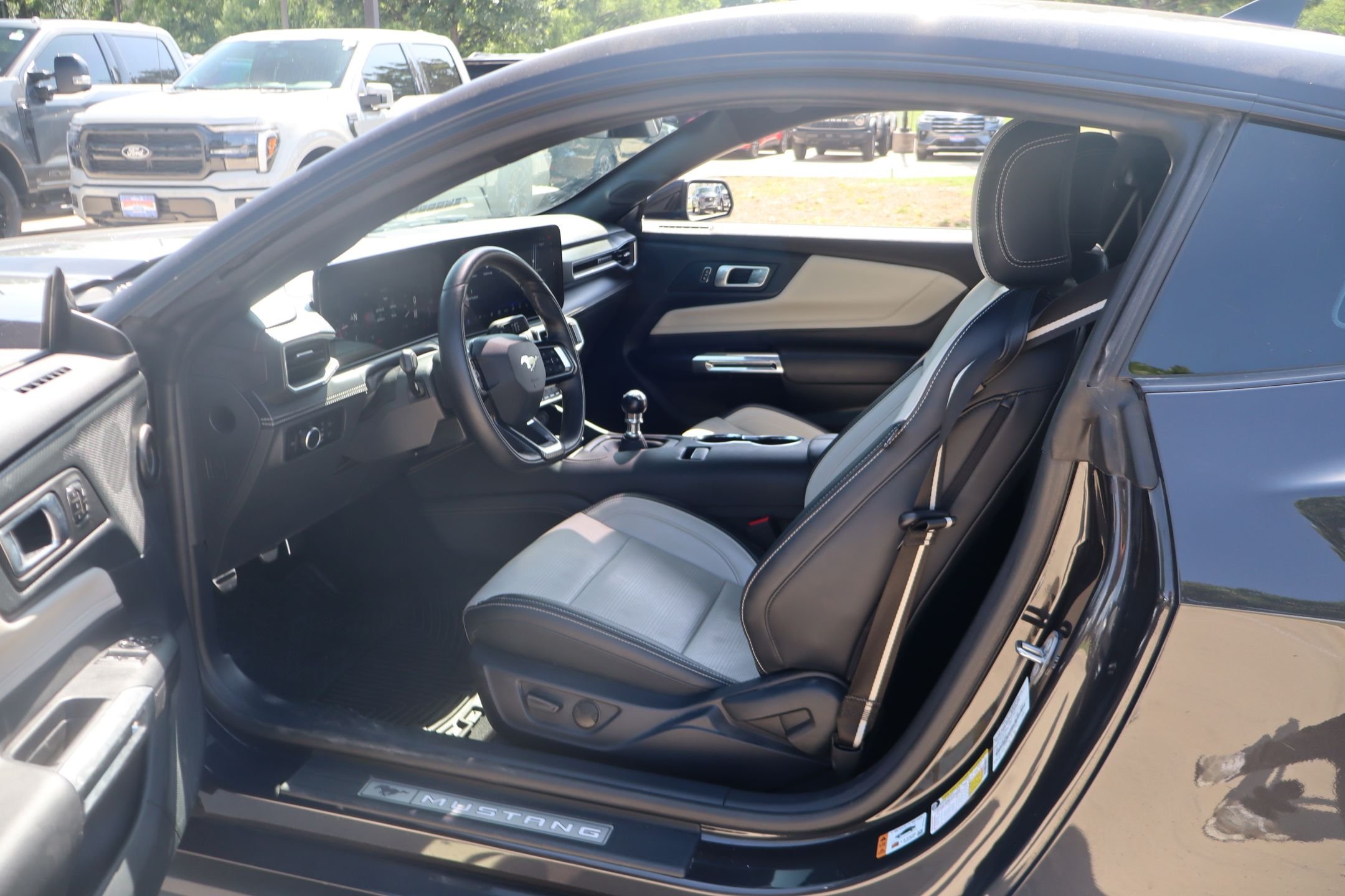 Used 2024 Gray Metallic Ford GT Premium image 23