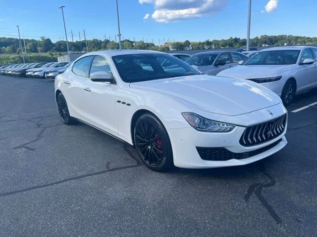 Used 2018 White Maserati S Q4 image 1