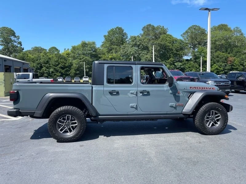 Used 2024 Anvil Clearcoat Jeep Mojave image 14