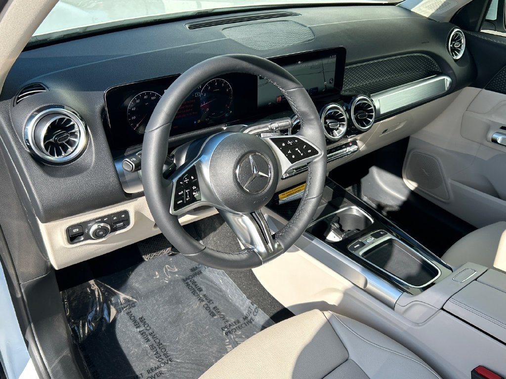 New 2026 Polar White Mercedes-Benz GLB 250 image 16
