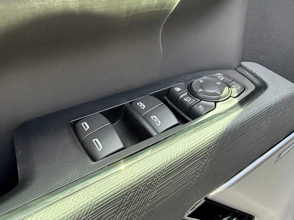 New 2026 Sterling Metallic GMC AT4X image 31