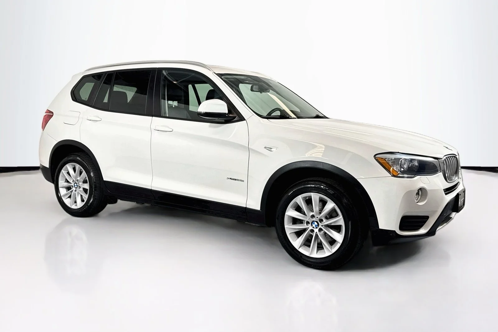 Used 2016 Alpine White BMW xDrive28i image 3