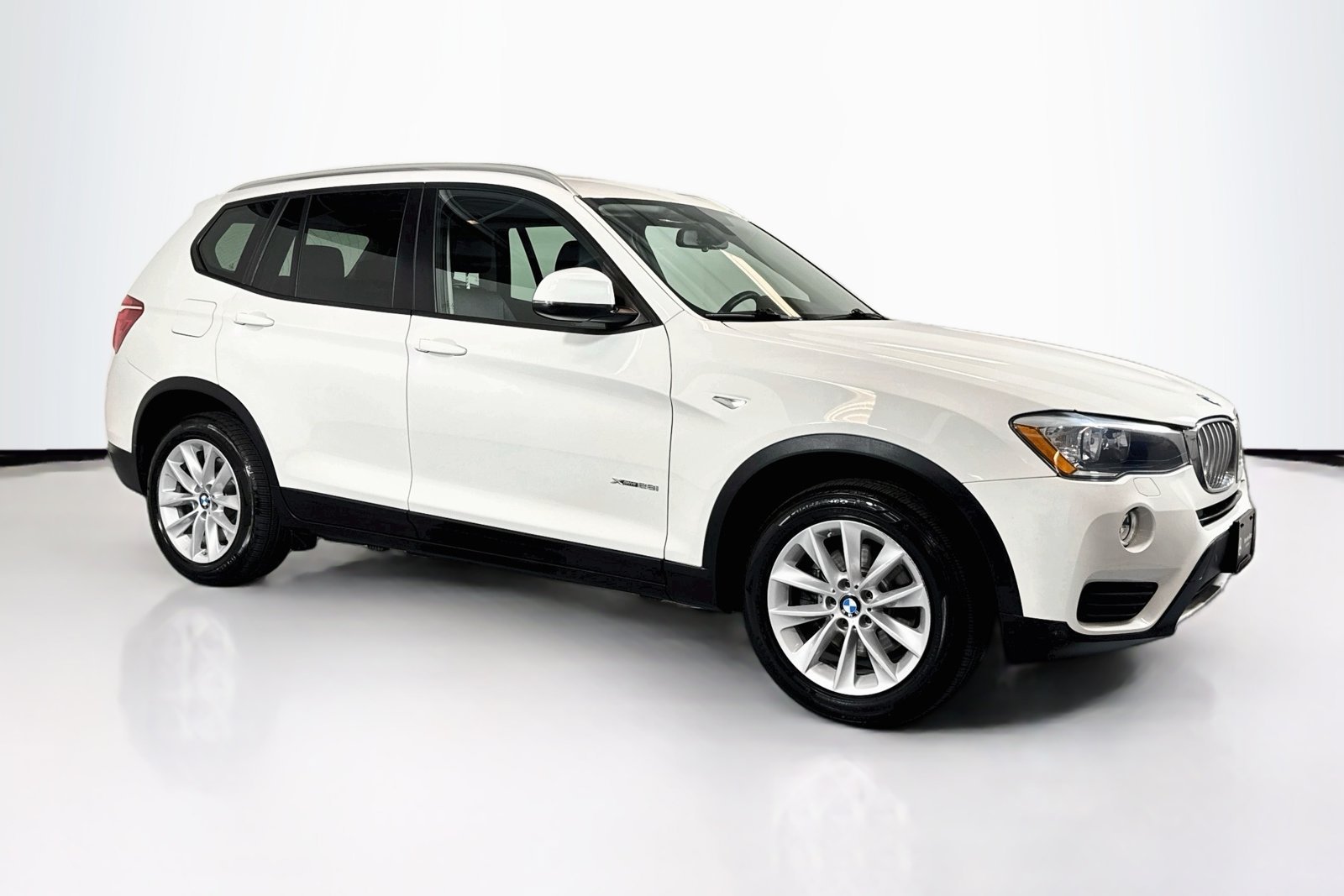 Used 2016 Alpine White BMW xDrive28i image 3