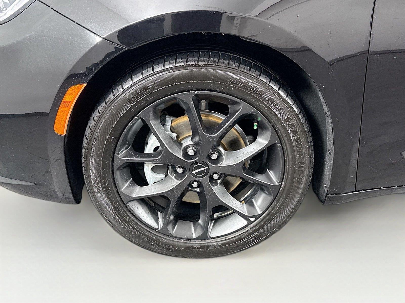 Used 2025 Diamond Black Crystal Pearlcoat Chrysler Limited image 48