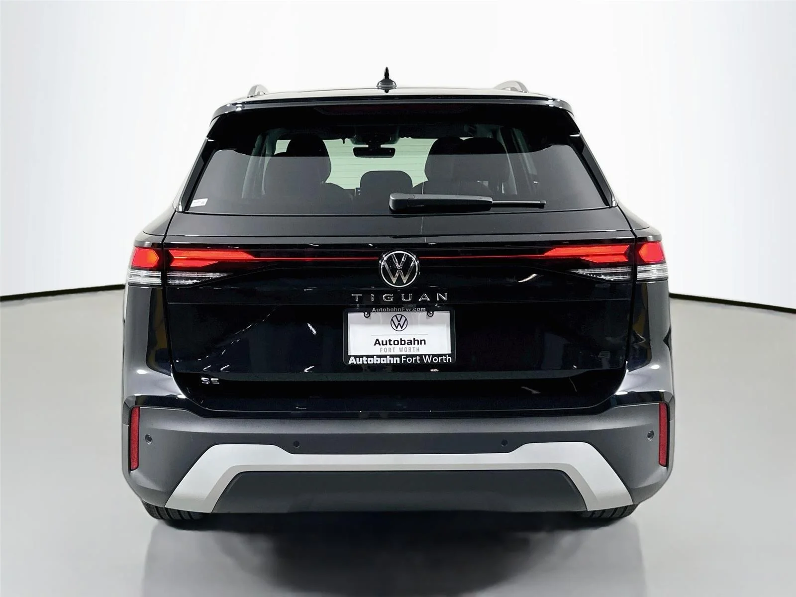 Used 2025 Deep Black Pearl Volkswagen SE image 5